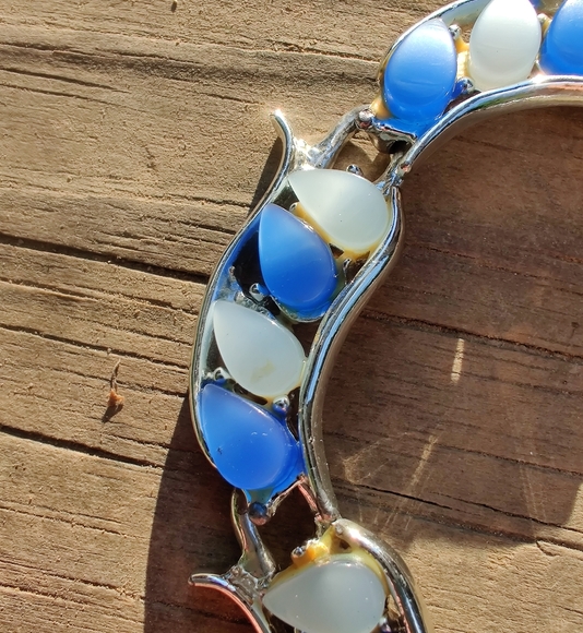 Vintage moonglow thermoset bracelet - Picture 2 of 4